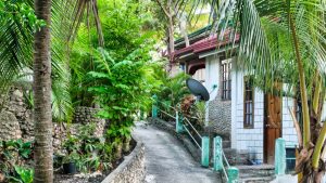 Path to the common area and private beach