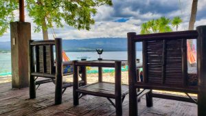 Sambag outdoor dining - drinks with an ocean view